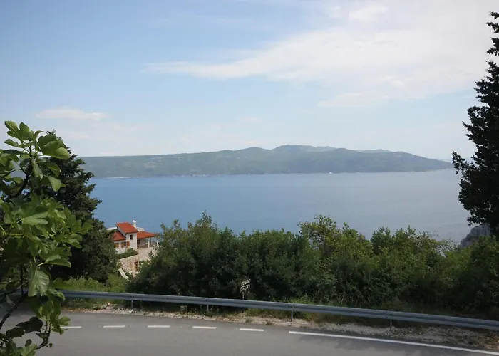 Semesterbostad House With A Parking Space Brsec, Opatija - 7795 Brseč